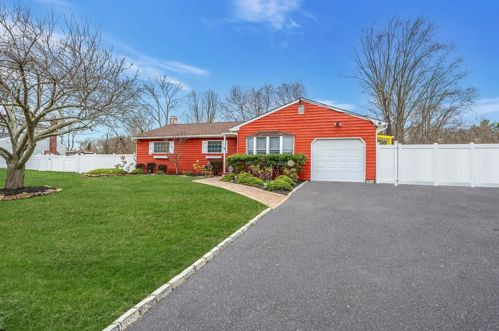 24 Thomas Street Coram NY 11727