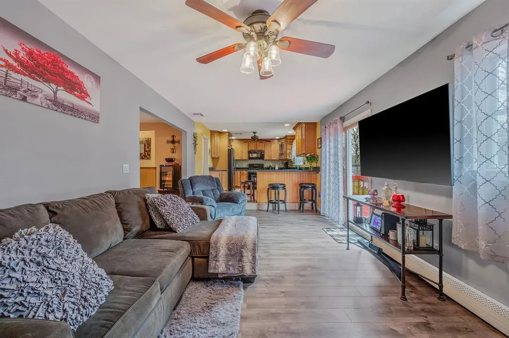 24 Thomas Street Coram NY 11727