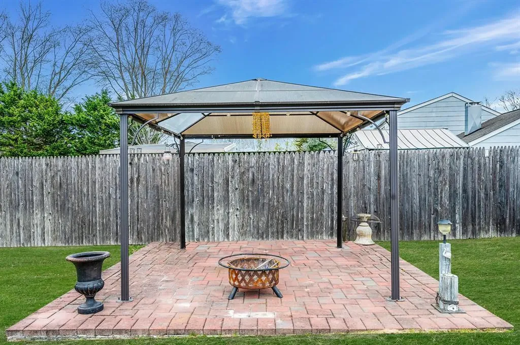 24 Thomas Street Coram NY 11727
