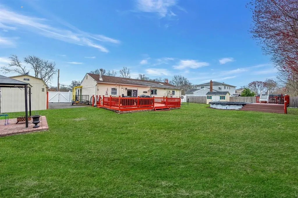 24 Thomas Street Coram NY 11727