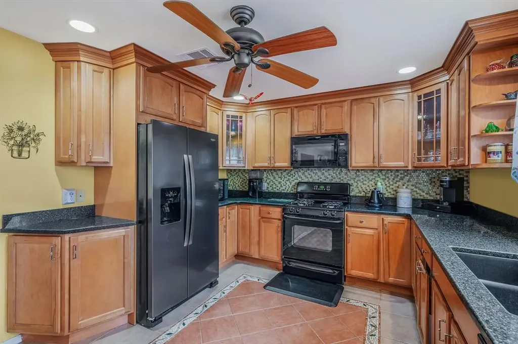 24 Thomas Street Coram NY 11727