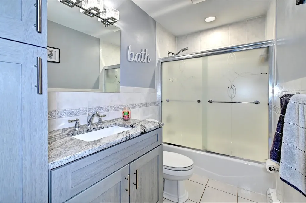 5 Mount Oak Place Ridge NY 11961