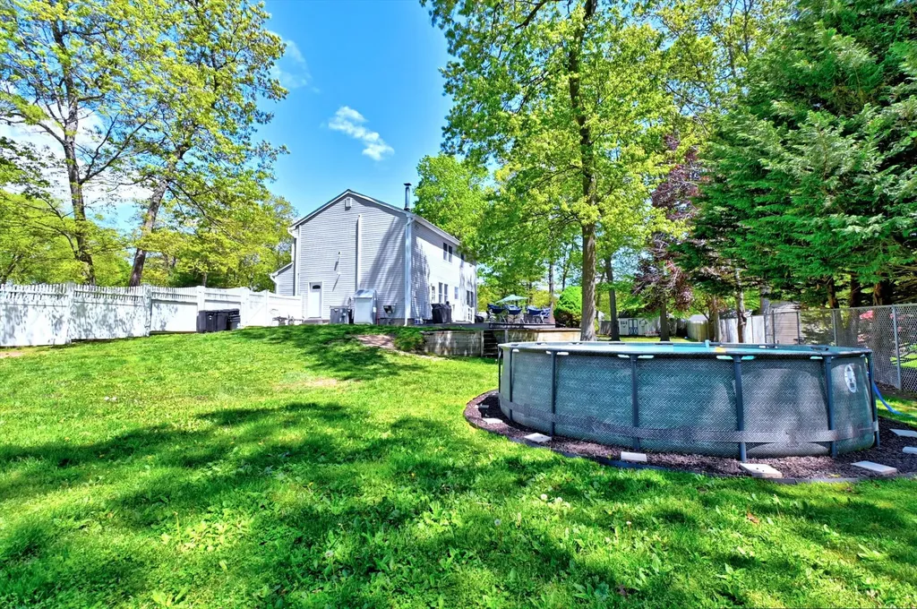 5 Mount Oak Place Ridge NY 11961