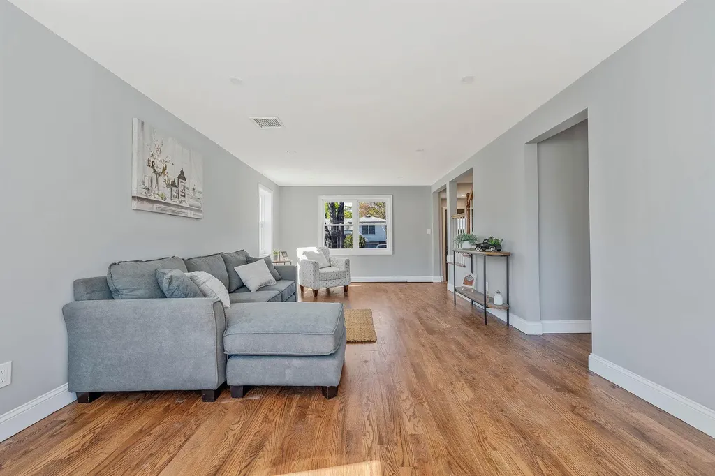 2546 Natta Boulevard Bellmore NY 11710
