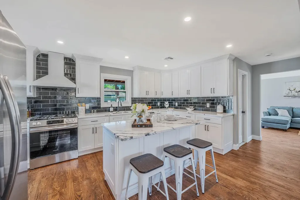 2546 Natta Boulevard Bellmore NY 11710