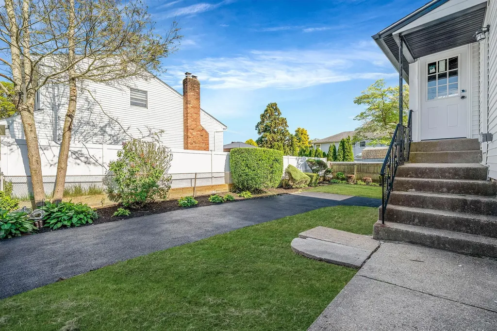 2546 Natta Boulevard Bellmore NY 11710
