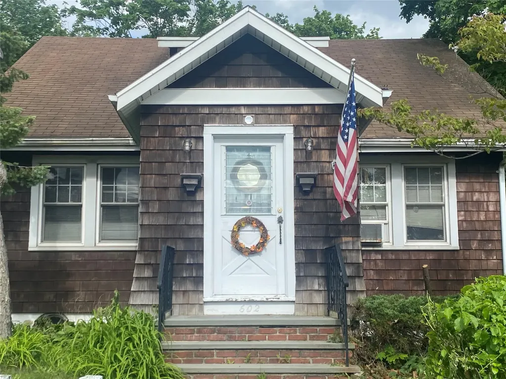 602 Clocks Boulevard Massapequa NY 11758