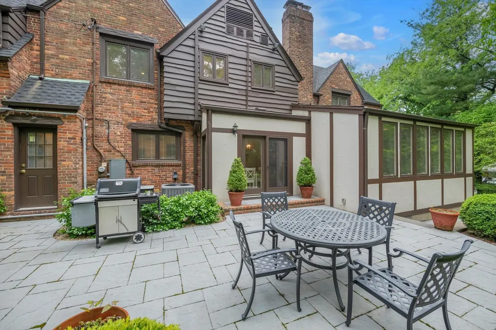 1 Wensley Drive Great Neck NY 11021