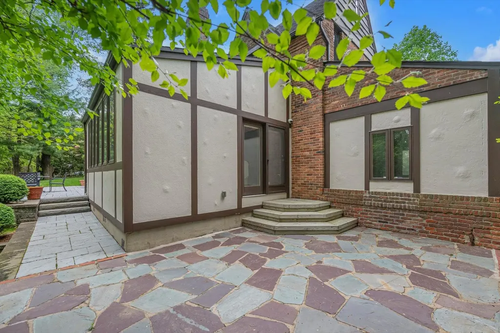 1 Wensley Drive Great Neck NY 11021