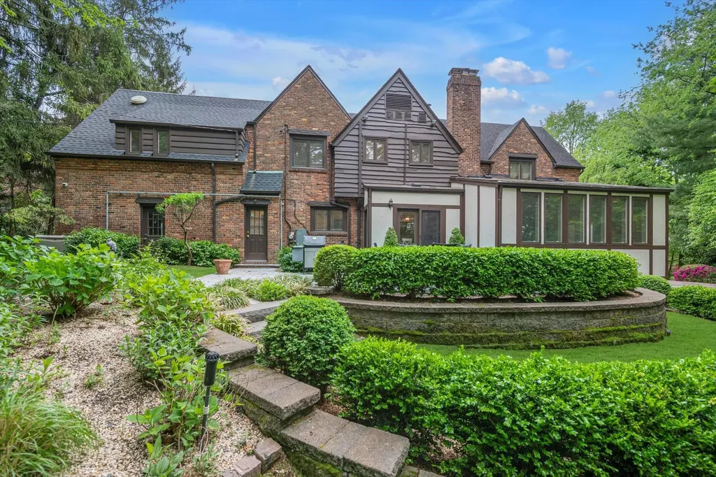 1 Wensley Drive Great Neck NY 11021