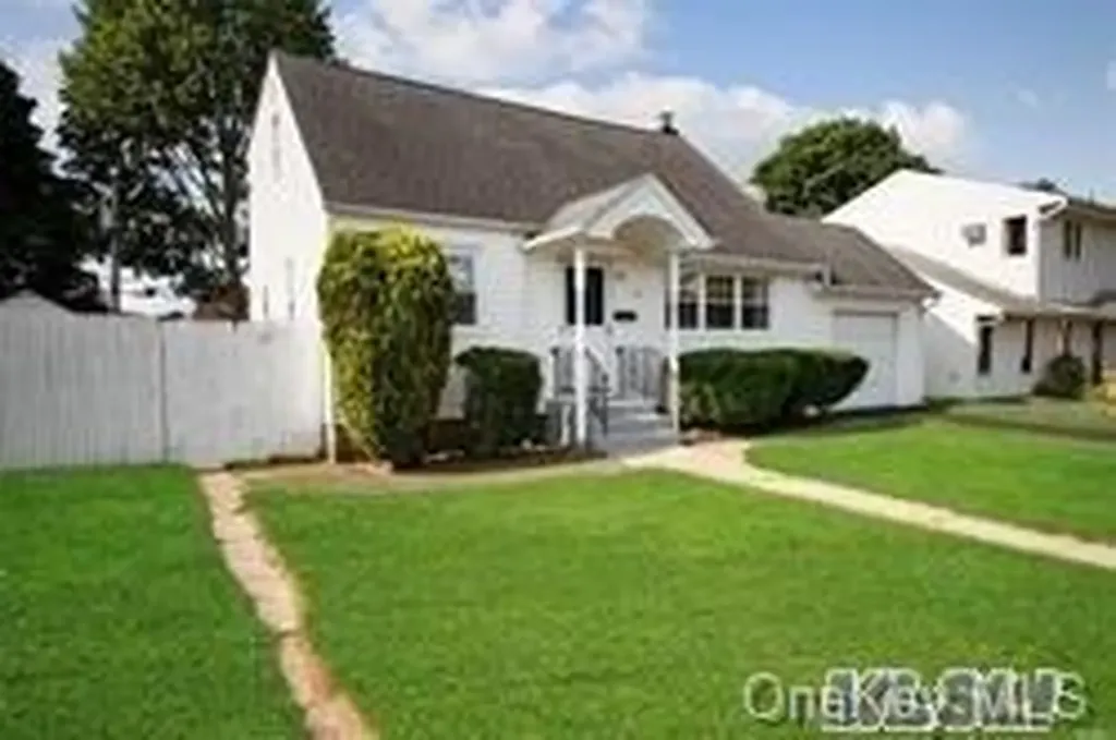 14 Balsam Lane Oyster Bay NY 11801