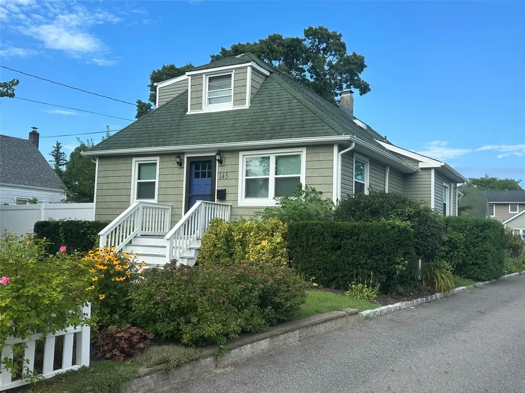143 Church Avenue Islip NY 11751