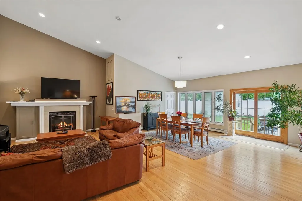 6 Daisy Lane Commack NY 11725