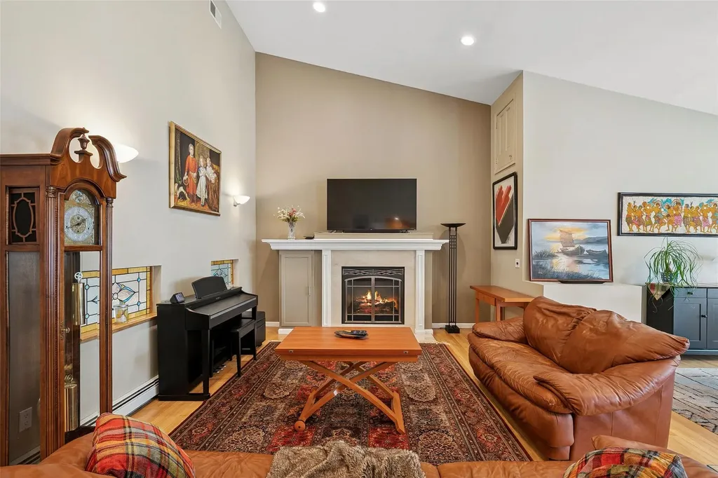 6 Daisy Lane Commack NY 11725
