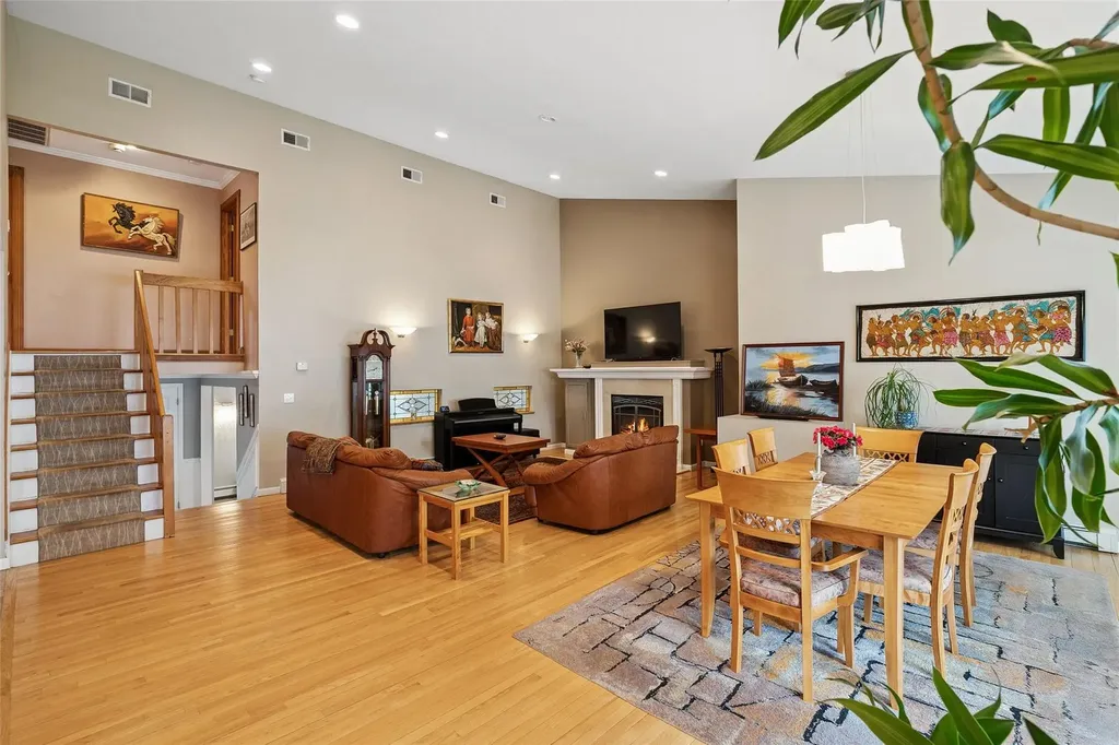 6 Daisy Lane Commack NY 11725