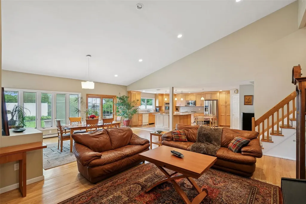 6 Daisy Lane Commack NY 11725
