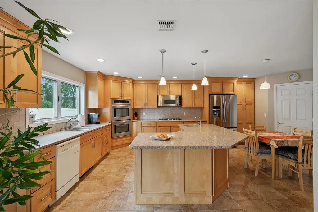 6 Daisy Lane Commack NY 11725