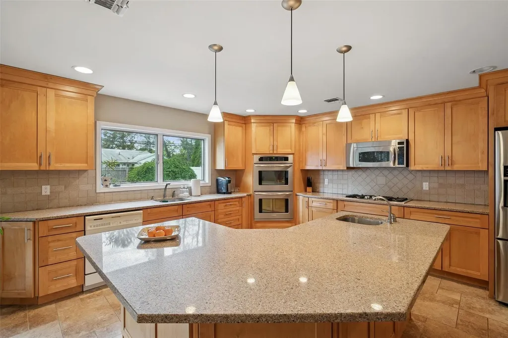6 Daisy Lane Commack NY 11725