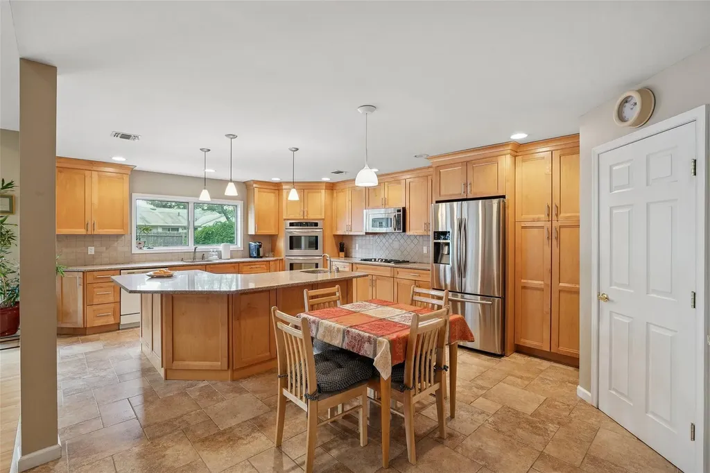 6 Daisy Lane Commack NY 11725