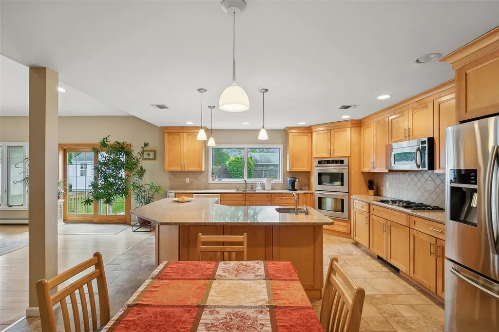 6 Daisy Lane Commack NY 11725