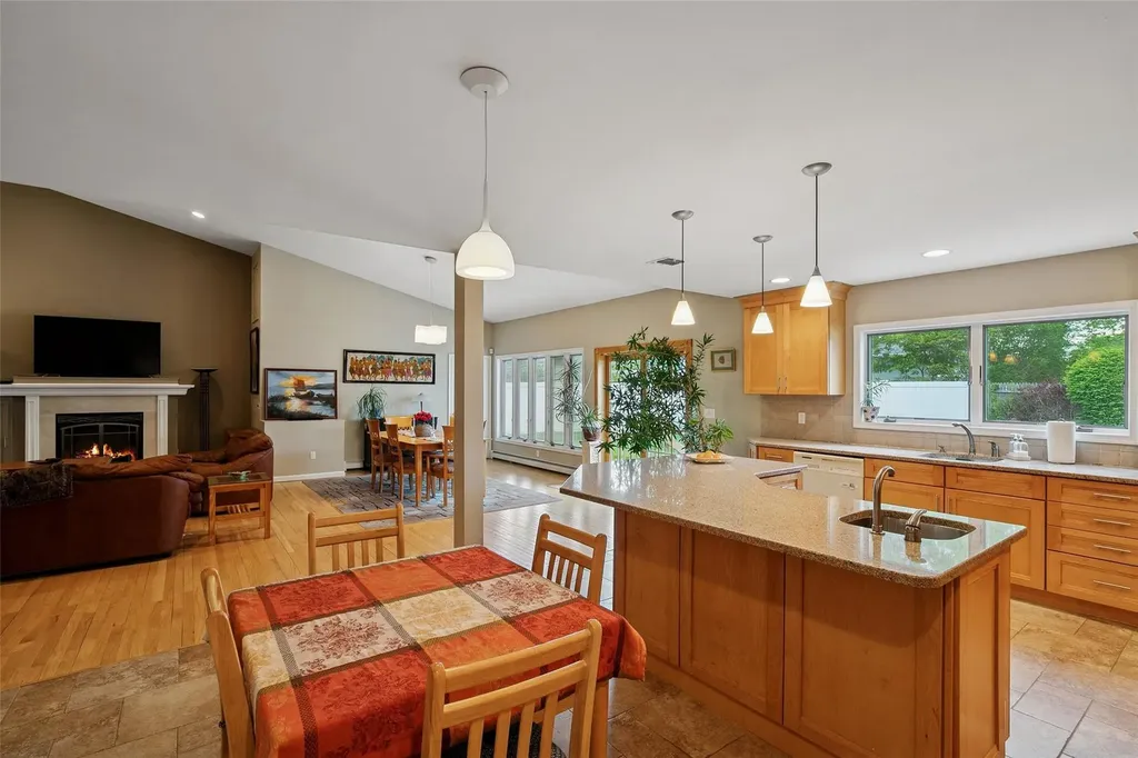 6 Daisy Lane Commack NY 11725