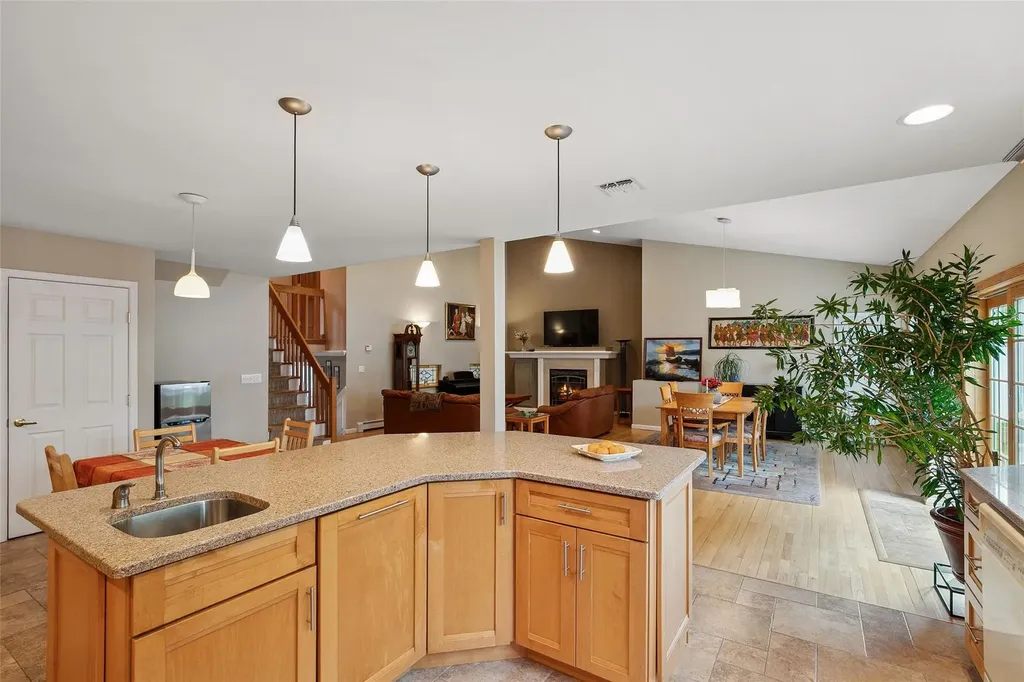 6 Daisy Lane Commack NY 11725