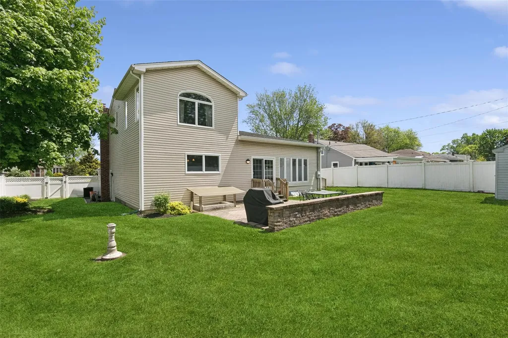 6 Daisy Lane Commack NY 11725