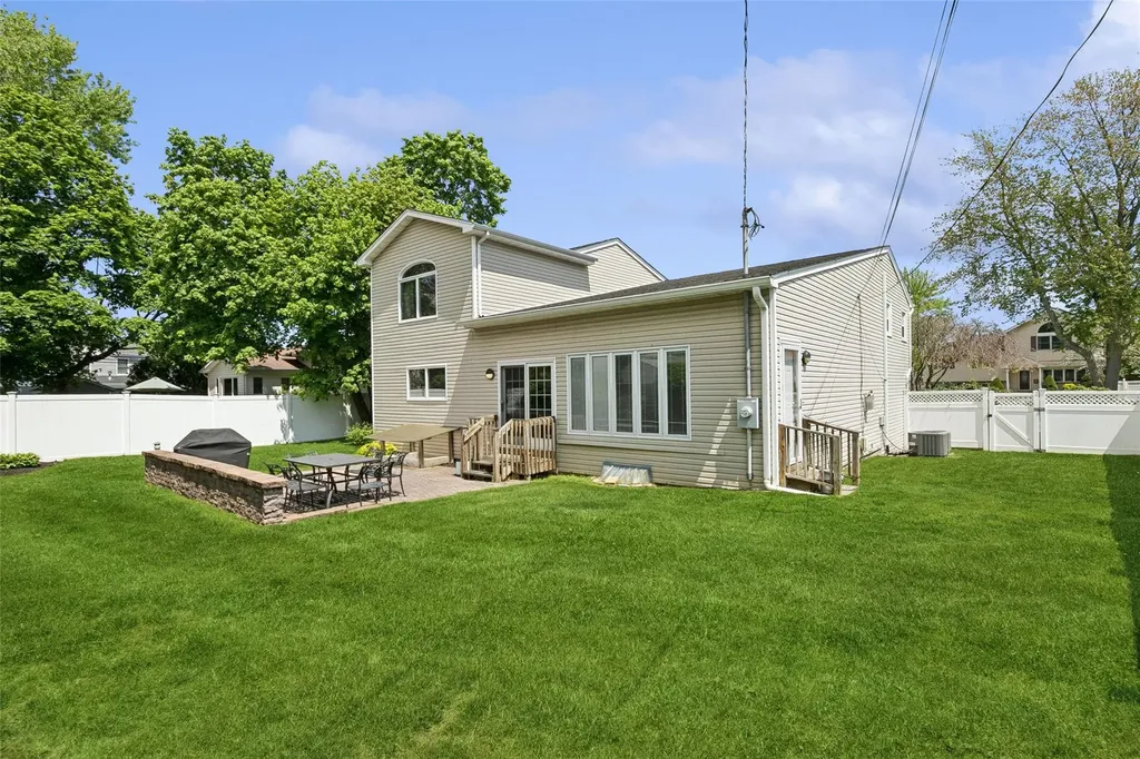 6 Daisy Lane Commack NY 11725