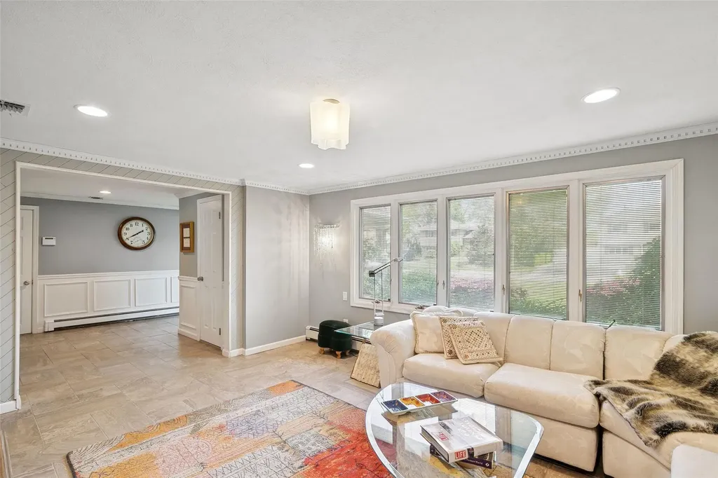 6 Daisy Lane Commack NY 11725
