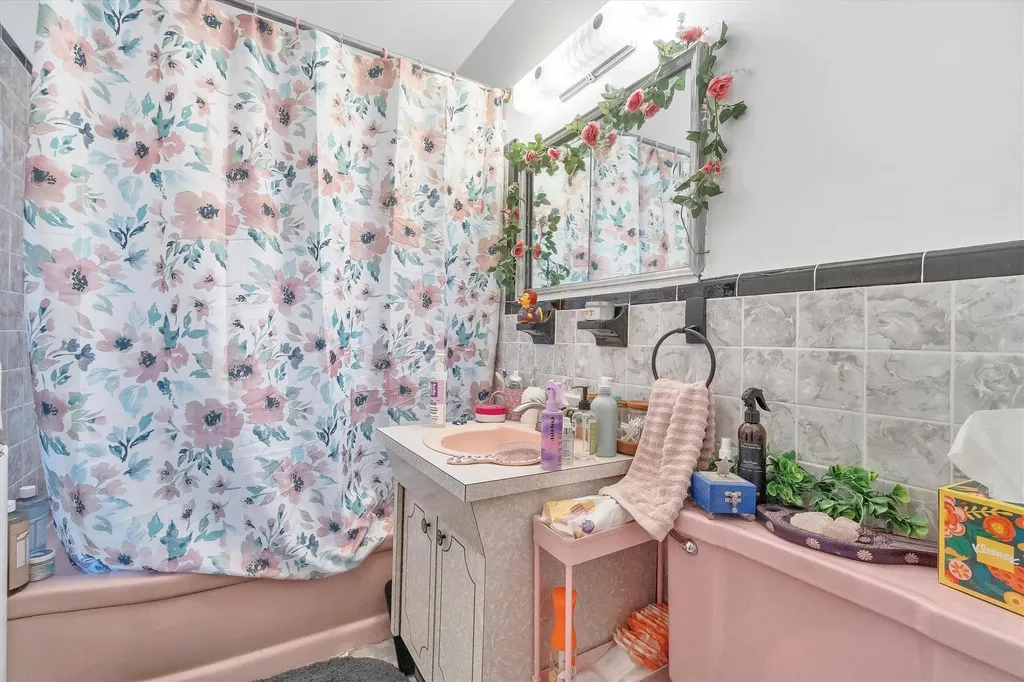 1643 Tomlinson Avenue Bronx NY 10461