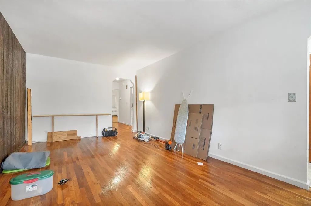 1643 Tomlinson Avenue Bronx NY 10461