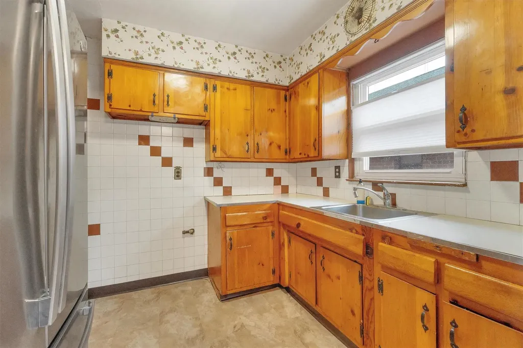 1643 Tomlinson Avenue Bronx NY 10461