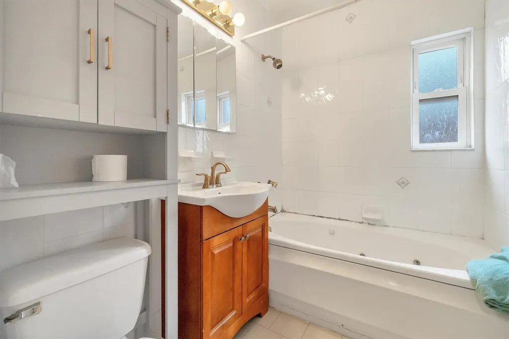 1643 Tomlinson Avenue Bronx NY 10461