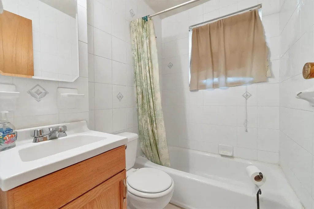 1643 Tomlinson Avenue Bronx NY 10461
