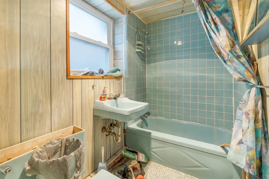 1643 Tomlinson Avenue Bronx NY 10461