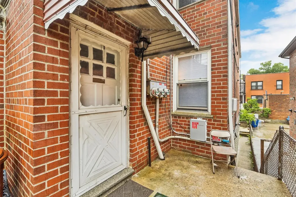 1643 Tomlinson Avenue Bronx NY 10461