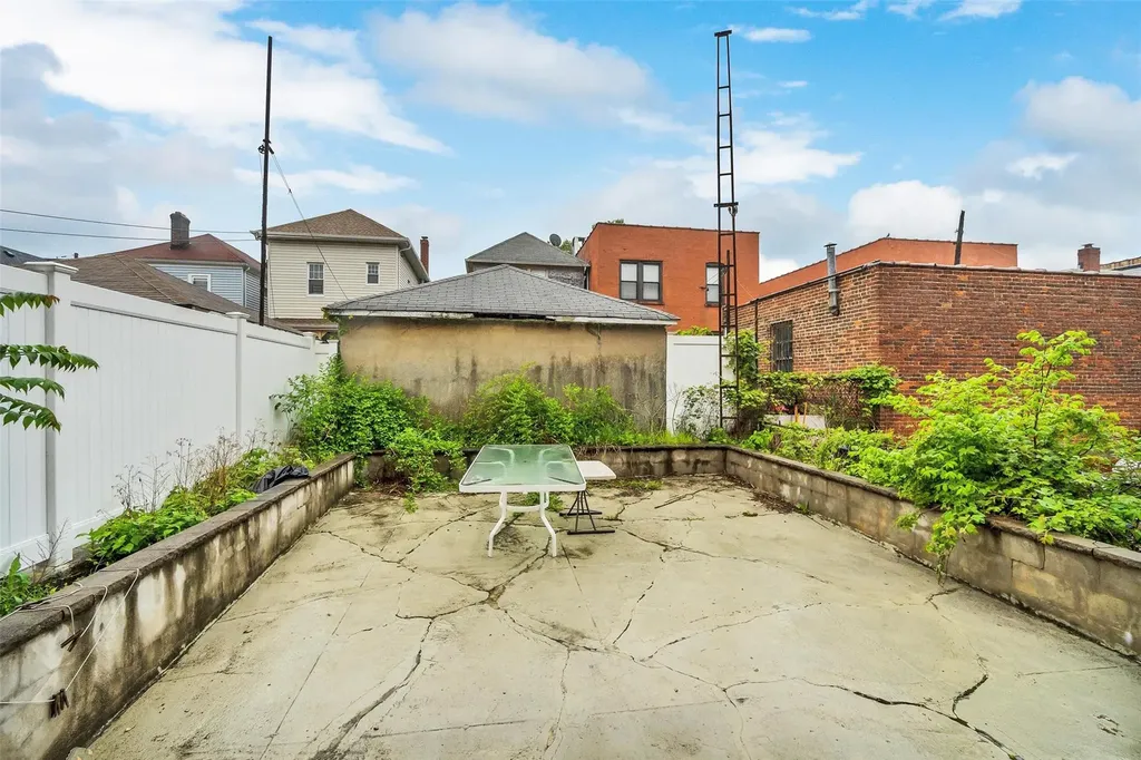 1643 Tomlinson Avenue Bronx NY 10461