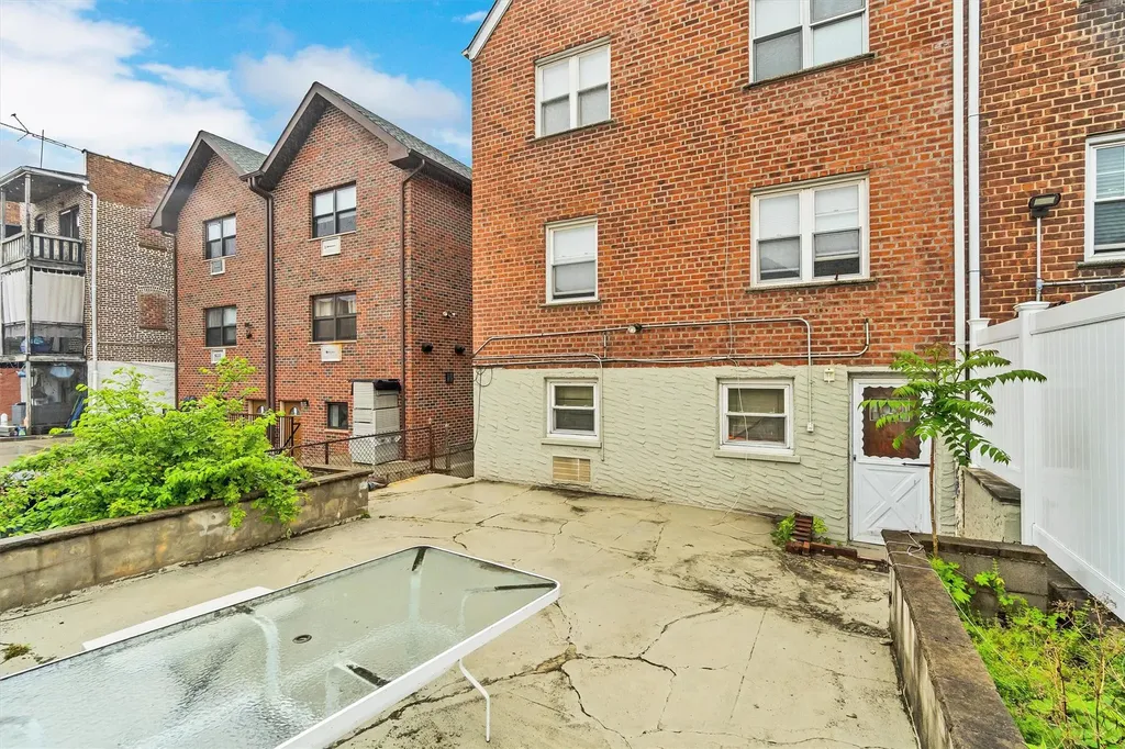 1643 Tomlinson Avenue Bronx NY 10461
