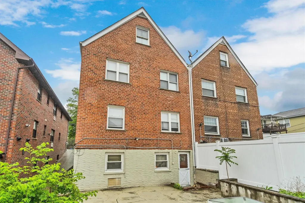 1643 Tomlinson Avenue Bronx NY 10461