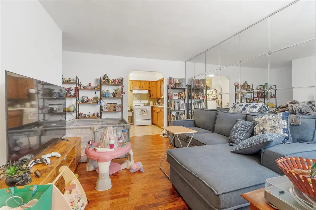 1643 Tomlinson Avenue Bronx NY 10461