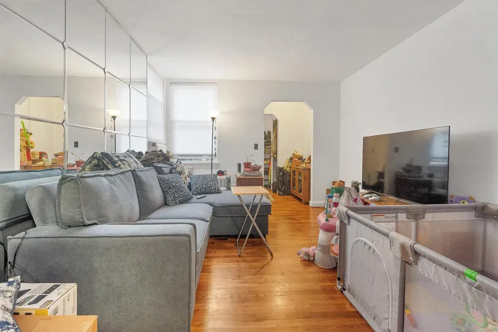 1643 Tomlinson Avenue Bronx NY 10461