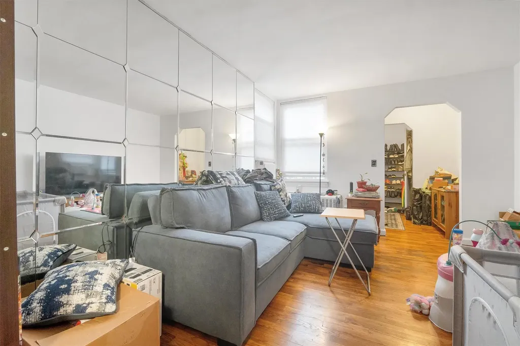 1643 Tomlinson Avenue Bronx NY 10461
