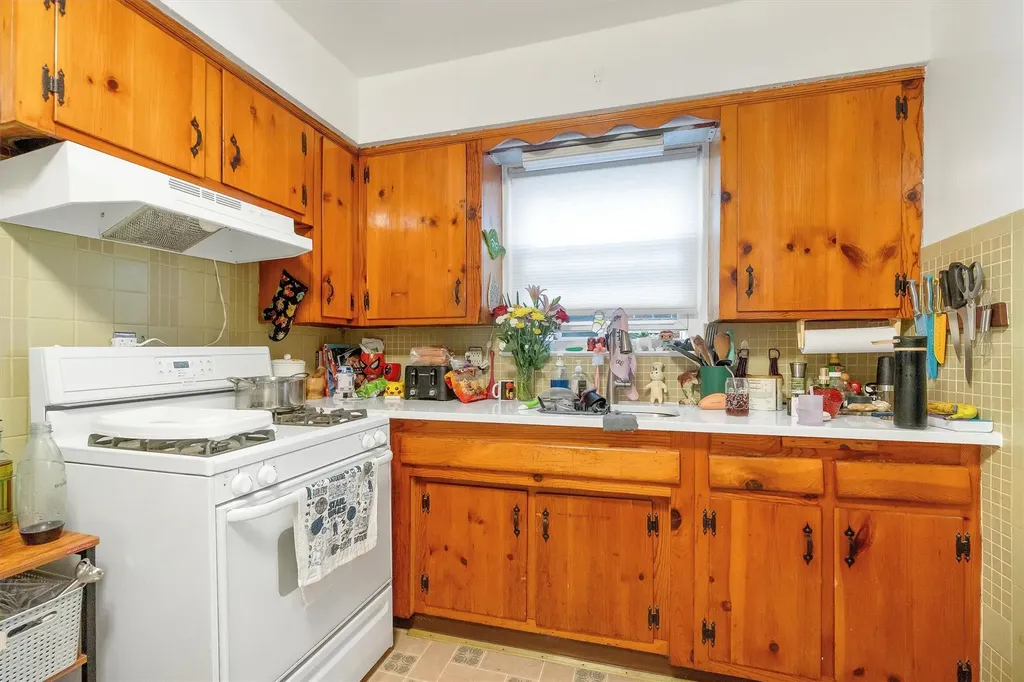 1643 Tomlinson Avenue Bronx NY 10461