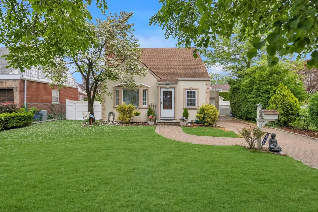 108 Gerard Avenue New Hyde Park NY 11040