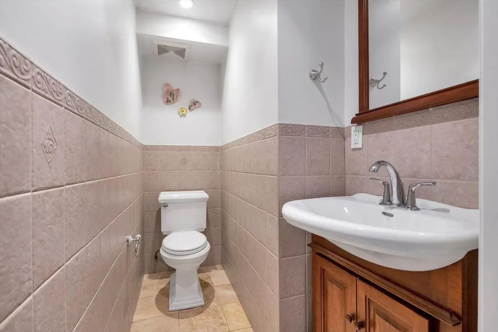 108 Gerard Avenue New Hyde Park NY 11040