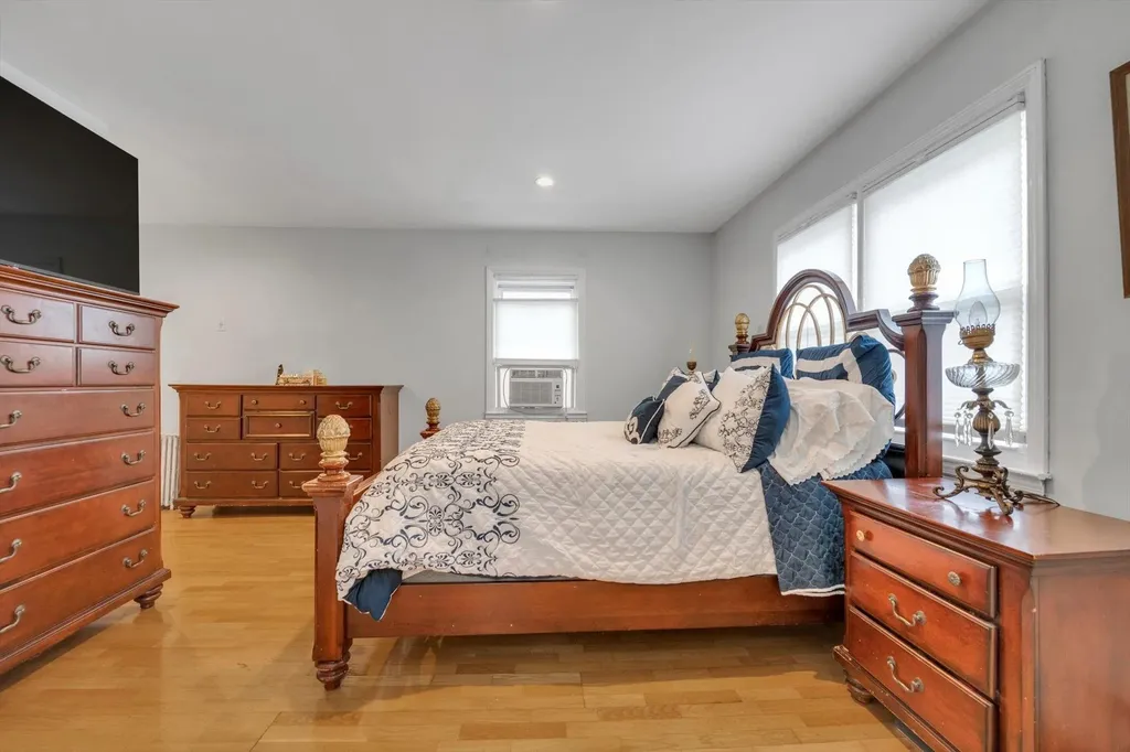 108 Gerard Avenue New Hyde Park NY 11040