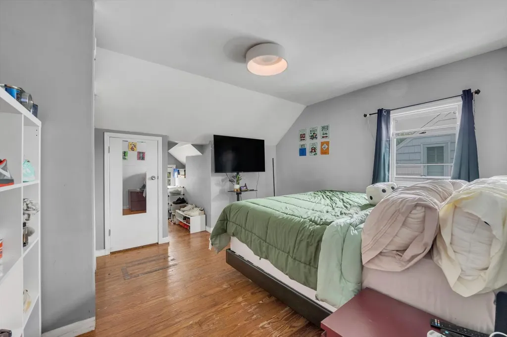 108 Gerard Avenue New Hyde Park NY 11040