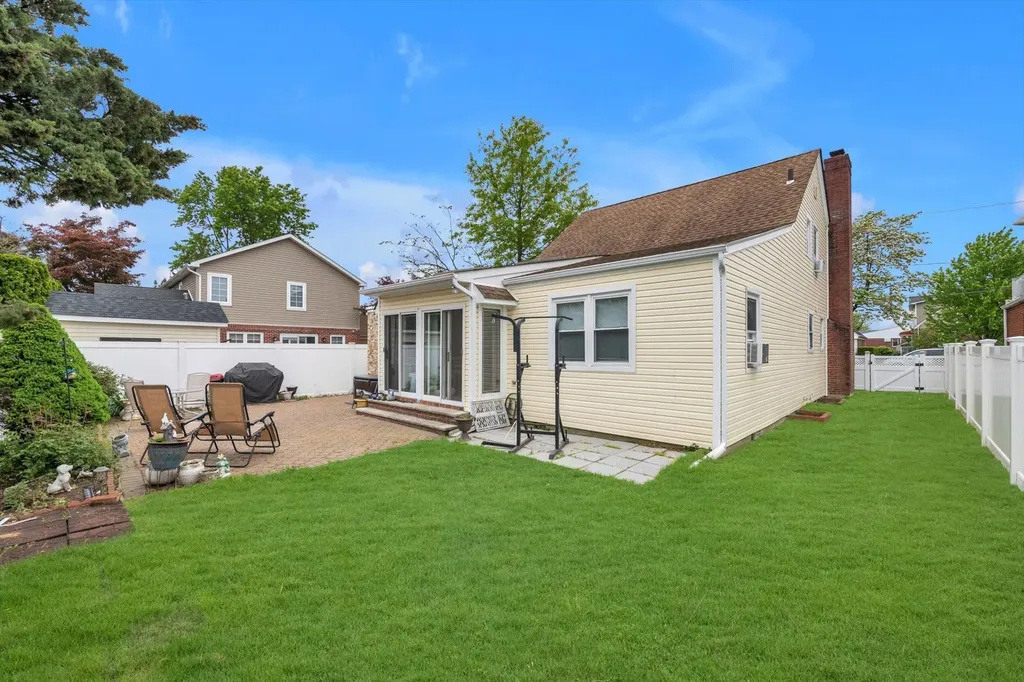 108 Gerard Avenue New Hyde Park NY 11040