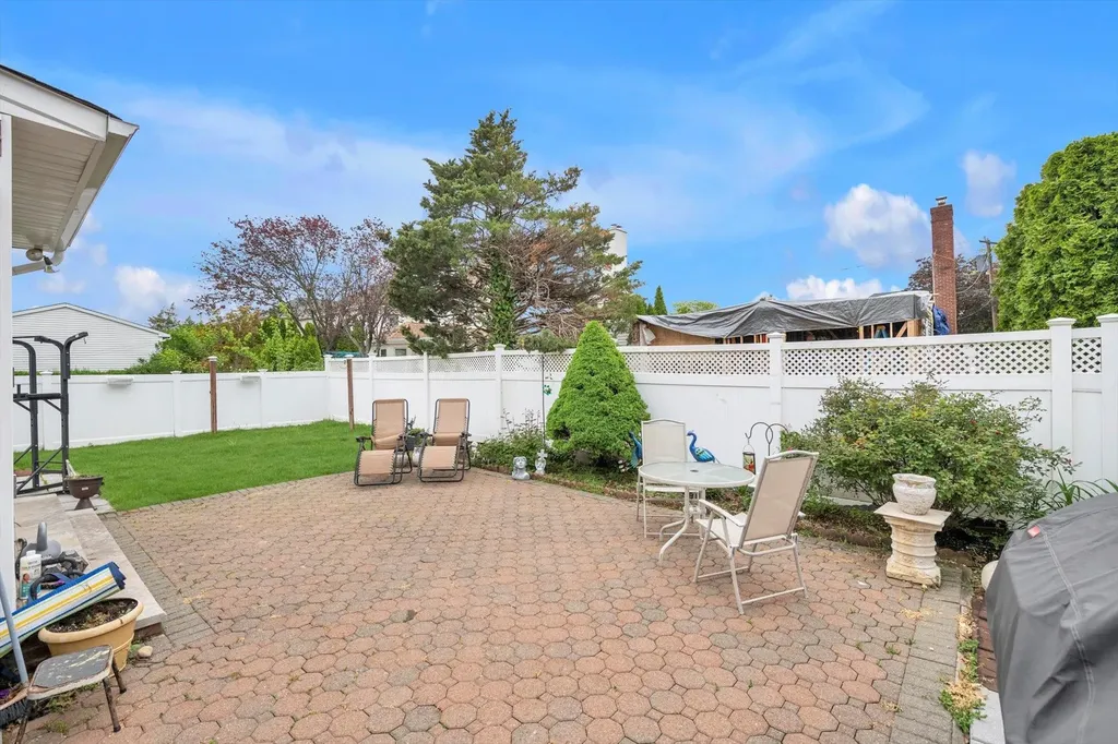 108 Gerard Avenue New Hyde Park NY 11040