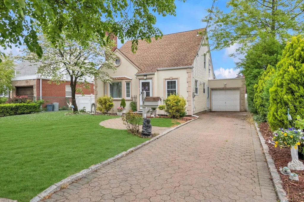 108 Gerard Avenue New Hyde Park NY 11040